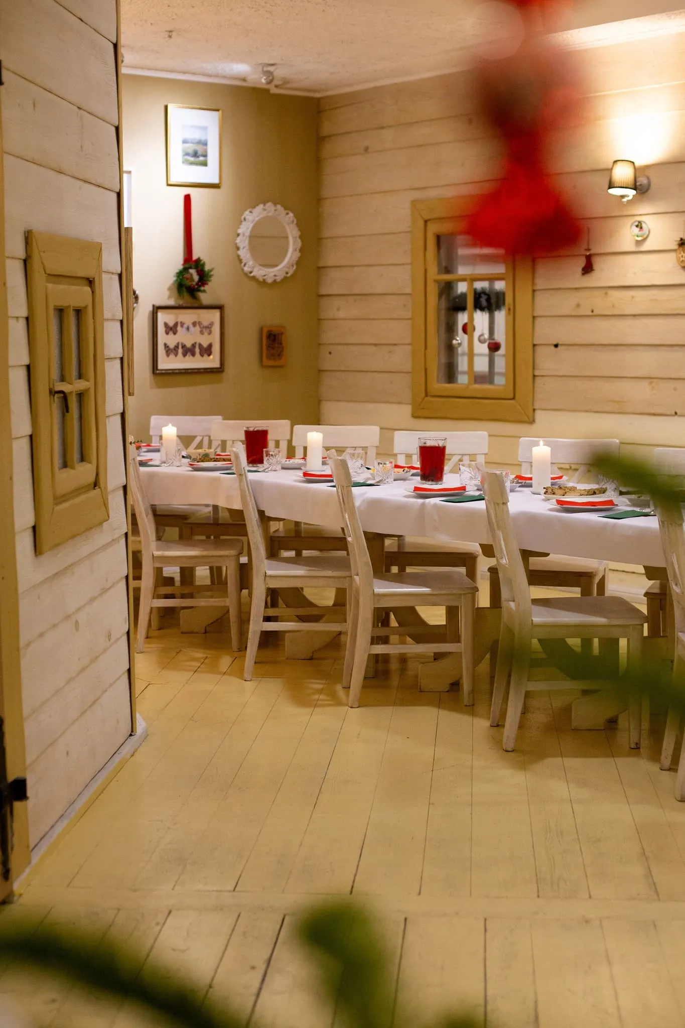 Rustykalna sala na komunie i przyjęcia w Restauracji KŁOSY w Warszawie